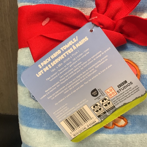 New Christmas Bluey & Bingo Heeler In Santa Hats Cotton Hand Towels Pack Of 2 - Picture 4 of 10